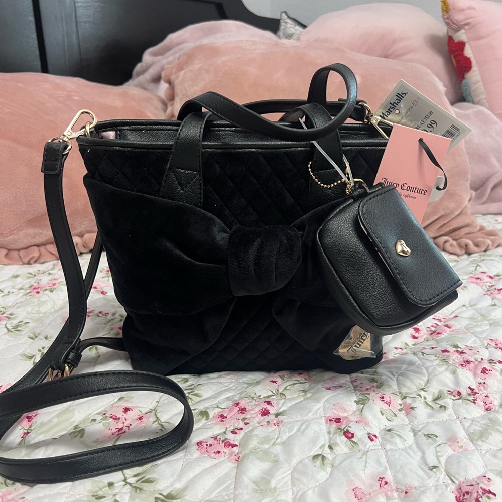 JUICY COUTUKE Velour
Tied With A Bow Tote Black Liquoirce